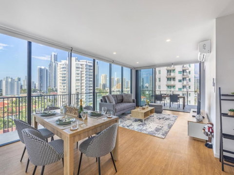 Riverside 2BR Delicate Apt - Surfers Paradise Gold Coast 0