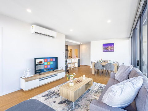 Riverside 2BR Delicate Apt - Surfers Paradise Gold Coast 1