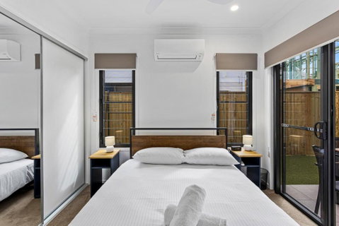 Riverside 3-Bed Home With Study Nook And BBQ - Surfers Paradise Gold Coast 2