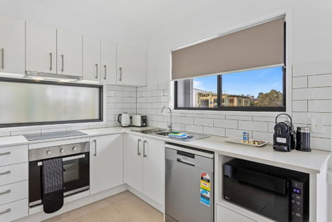 Riverside 3-Bed Home With Study Nook And BBQ - Surfers Paradise Gold Coast 3