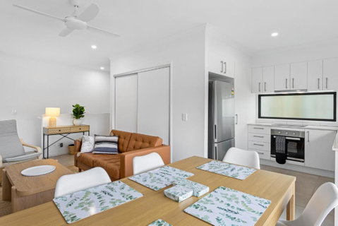 Riverside 3-Bed Home With Study Nook And BBQ - Surfers Paradise Gold Coast 0