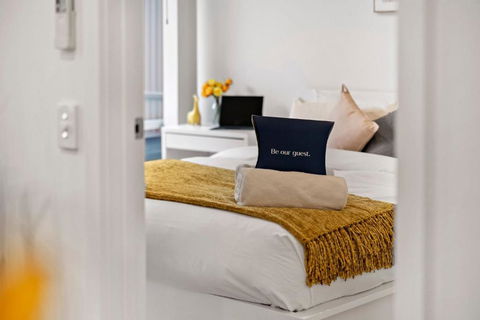 Rose - The Fringe Escape - Surfers Paradise Gold Coast 1