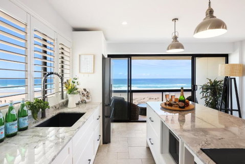 Salty Joe\'s Beachfront Retreat - Surfers Paradise Gold Coast 1