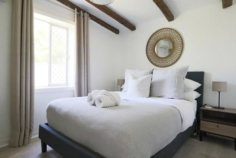 Rustic Chic 200 Metres From CBD - Surfers Paradise Gold Coast 3