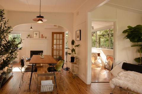 Romantic Garden Cottage With Home Cinema - Surfers Paradise Gold Coast 1