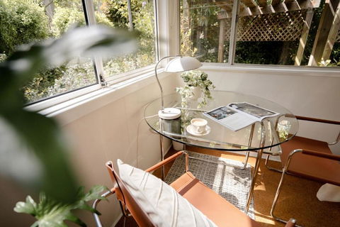Romantic Garden Cottage With Home Cinema - Surfers Paradise Gold Coast 0