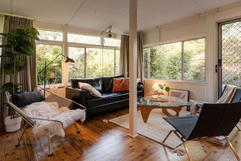 Romantic Garden Cottage With Home Cinema - Surfers Paradise Gold Coast 3