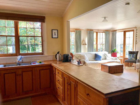 Robin Hoods Well Farm Stay - Surfers Paradise Gold Coast 3