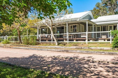 Rock Davis Luxury Beachouse - 100mtrs To Beach - Surfers Paradise Gold Coast 3