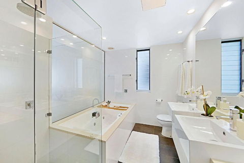 Rockpool No 4 Beachfront Unit - Surfers Paradise Gold Coast 3