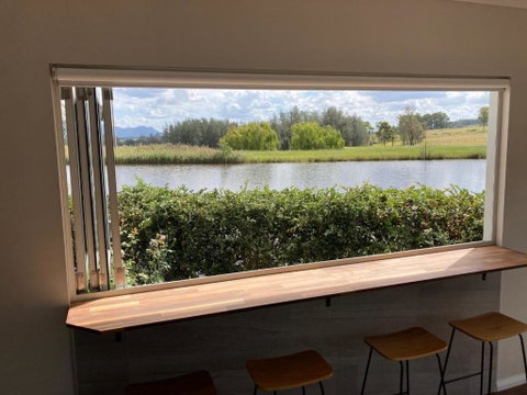 Romantic Lakehouse Set In A Private Vineyard In The Hunter Valley - Surfers Paradise Gold Coast 3