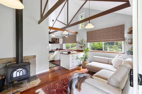 Romantic Lakeview Cottage - Surfers Paradise Gold Coast 3
