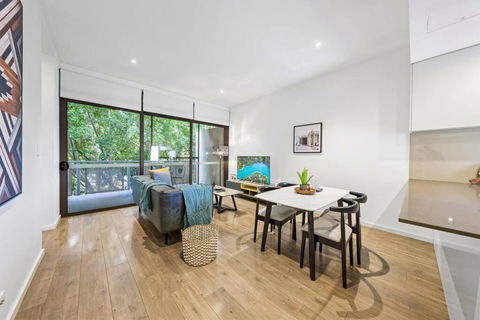 Rooftop 2 Bed Apt With Terrace At Newtown - Surfers Paradise Gold Coast 1