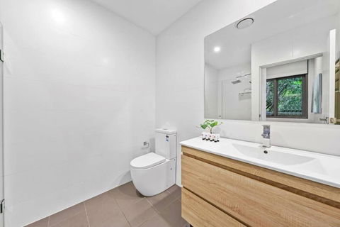 Rooftop 2 Bed Apt With Terrace At Newtown MHS - Surfers Paradise Gold Coast 2