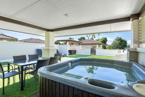 Rooftop Tranquility At Stunning Temple Resort - Surfers Paradise Gold Coast 0