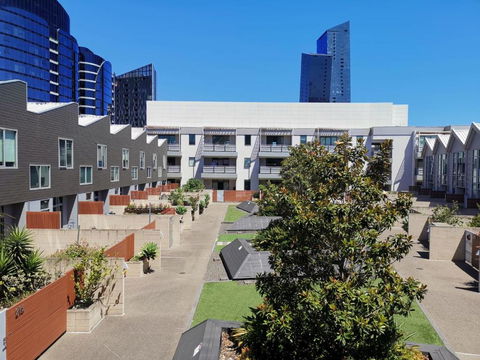 Room With King-size Bed Close To Melbourne CBD & Southern Cross Station - Surfers Paradise Gold Coast 3