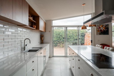 Rose Villa Heritage Home With Parking & WiFi - Surfers Paradise Gold Coast 2