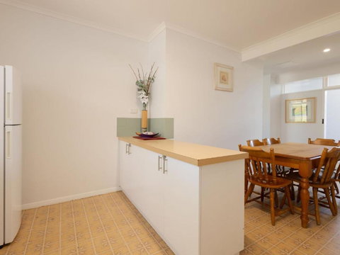 Rosella Perch - Surfers Paradise Gold Coast 2