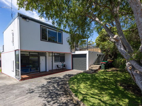 Rosella Perch - Surfers Paradise Gold Coast 3