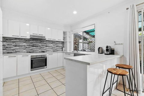 Rosella Rise! - Surfers Paradise Gold Coast 1