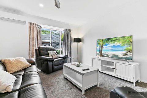 Rosella Rise! - Surfers Paradise Gold Coast 3