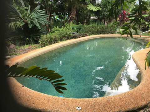 Royal Palm Cottage, Entire Two Bedroom 2 Bathroom House With Pool - Surfers Paradise Gold Coast 2