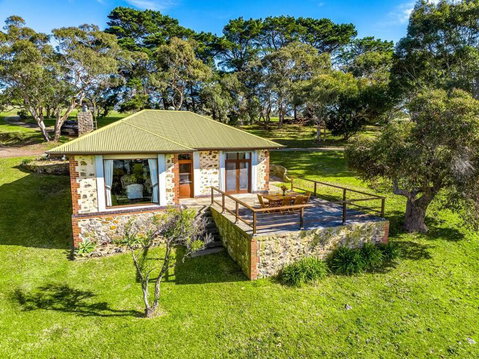 Rustic Cottage - Surfers Paradise Gold Coast 0