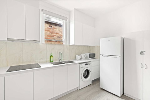 Rustic Double Room - Central Location In Kensington - Shared Bathroom - Surfers Paradise Gold Coast 3