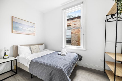 Rustic Double Room - Central Location In Kensington - Shared Bathroom - Surfers Paradise Gold Coast 0