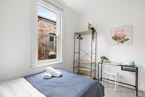 Rustic Double Room - Central Location In Kensington - Shared Bathroom - Surfers Paradise Gold Coast 2