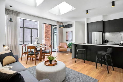 Sanctuary At Saddlers - Where Rustic Meets Refined - Surfers Paradise Gold Coast 1