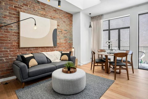 Sanctuary At Saddlers - Where Rustic Meets Refined - Surfers Paradise Gold Coast 2