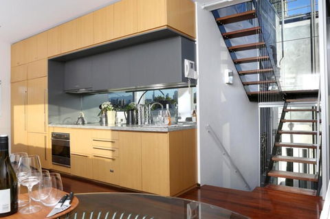 Saint George - The Townhouse - Surfers Paradise Gold Coast 3