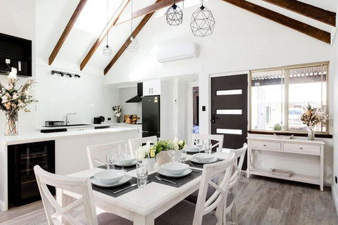 Salt & Pepper; Beautiful Town House In Margs! - Surfers Paradise Gold Coast 0