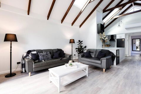 Salt & Pepper; Beautiful Town House In Margs! - Surfers Paradise Gold Coast 1