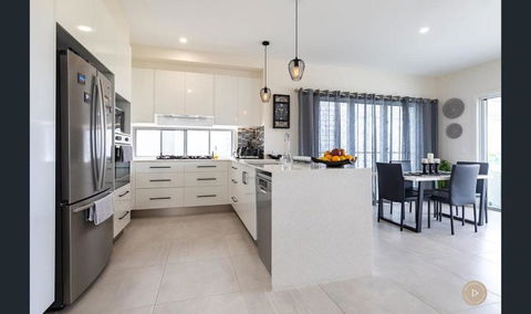 Salt Zen Holiday Townhouse - Surfers Paradise Gold Coast 3