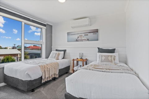 SALTAIR Beach House Right In Town - Surfers Paradise Gold Coast 2