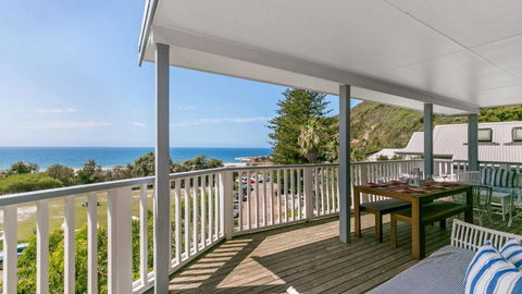 Salty Air Beachside Cottage At Killcare - Surfers Paradise Gold Coast 2
