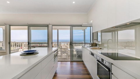 Salty Air Beachside Cottage At Killcare - Surfers Paradise Gold Coast 3