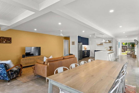 Salty Crab Bungalow - Surfers Paradise Gold Coast 2