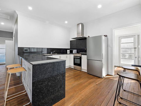 Salty Sea Cottage - Surfers Paradise Gold Coast 1