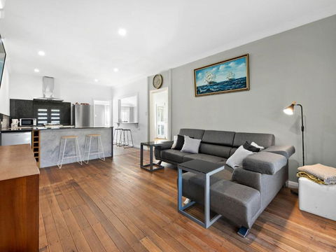 Salty Sea Cottage - Surfers Paradise Gold Coast 2