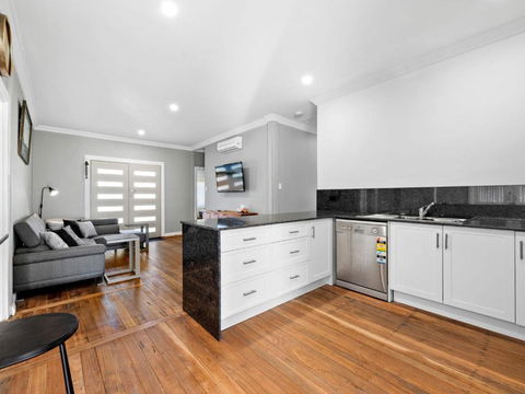 Salty Sea Cottage - Surfers Paradise Gold Coast 3