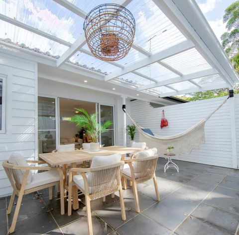 SALTY SNOOZE - Your Coastal Holiday House - Surfers Paradise Gold Coast 0