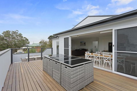 Sanctuary Lodge By Ready Set Stay - BYO LINEN & TOWELS - Surfers Paradise Gold Coast 0