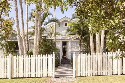 Sanctuary Spaces - Kia Ora Byron - Surfers Paradise Gold Coast 1