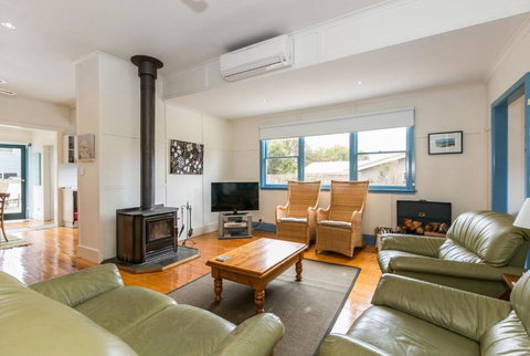 Sand Surf And Sunshine - Surfers Paradise Gold Coast 2