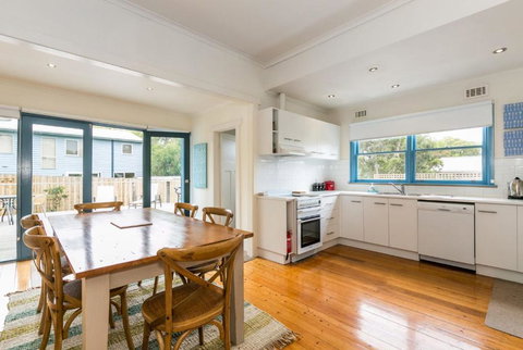 Sand Surf And Sunshine - Surfers Paradise Gold Coast 1