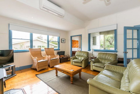 Sand Surf And Sunshine - Surfers Paradise Gold Coast 3