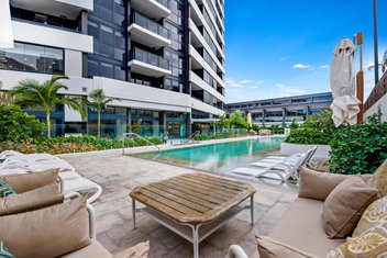 Ruby Building - Self Contained, Privately Managed Apartments with Surfers Paradise Gold Coast
